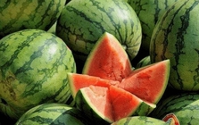 Vỗ rát cả tay không mua nổi quả dưa hấu “ra hồn”: Nhân viên siêu thị tiết lộ đúng 1 chi tiết mấu chốt