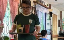 "Ông hoàng nhạc Việt" U60 đi bán cafe: Lên tiếng về thông tin quán ế khách phải đóng cửa, nghỉ hát