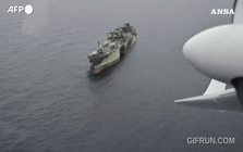 Thủy thủ bỏ đi, tàu Nga chở 900 tấn dầu trôi dạt giữa biển, châu Âu cảnh báo nguy hiểm: Chuyện gì đã xảy ra?