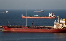 Iran bất ngờ cho phép tàu chở dầu một quốc gia châu Á đi qua eo biển Hormuz, hơn 100.000 thùng dầu sẽ cập cảng trong ngày 19/3