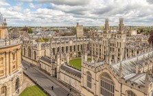 Vì sao Đại học Oxford lại có tên là Oxford?