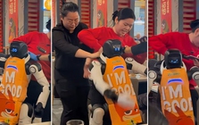 Robot tại nhà hàng lẩu Haidilao bất ngờ đập phá bát đĩa, phải chăng là stress quá?