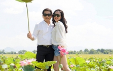 Cuộc sống tuổi 50 của "ông hoàng nhạc đỏ" và mối tình từ thời cấp 3: Quấn quýt không rời