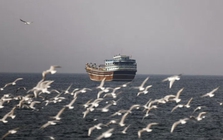 Iran cân nhắc thu phí tàu đi qua eo biển Hormuz