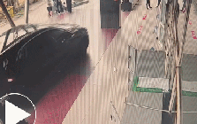 Tài xế vượt đèn đỏ, lấn làn chở em bé đi cấp cứu lo lắng liệu có bị phạt nguội? Cục CSGT giải đáp