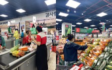 Mua rau siêu thị 23.000 mà ra chợ tận 40.000 đồng: Có phải bây giờ đi siêu thị rẻ hơn đi chợ?