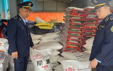 2 hộ kinh doanh bất ngờ bị kiểm tra: Tang vật được phát hiện là 2,5 tấn hàng Trung Quốc