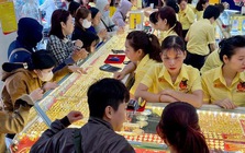 Lỗ nặng khi "đu đỉnh" vàng - bạc