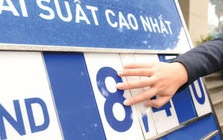 Lãi suất tiết kiệm thực tế vượt xa mức công bố: Có ngân hàng niêm yết 3,5% nhưng nhân viên chào khách hơn 7%