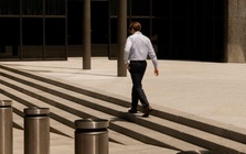 Tập đoàn sa thải 60.000 nhân sự, lợi nhuận giảm 67% vẫn tuyên bố sẽ thu 100 tỷ USD nhờ “canh bạc mới”