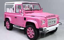 Defender 90 màu hồng 'độc lạ' lên sàn, giá bán gây tò mò