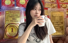Tâm trạng người rút tiết kiệm đi mua vàng: Vừa rút tiền xong thì lãi suất tăng, cầm 5 chỉ vàng chưa nóng tay đã “lỗ” 7 triệu rưỡi