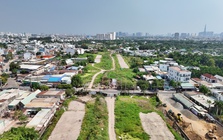 Công trường Vành đai 2 TP.HCM vắng lặng sau 3 tháng tái khởi động