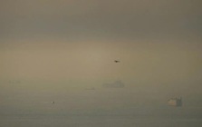 Tàu chở hàng phát nổ do vật thể lạ ngoài khơi UAE