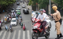 Mức phạt lỗi xe máy vượt bên phải theo quy định mới nhất