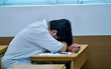 Một đề thi gây bão mạng từ năm ngoái đến tận năm nay: Nhiều em lớp 12 đọc đề xong bật khóc nức nở!