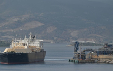 Giá năng lượng tăng cao, nhà cung cấp khí đốt lớn nhất cho EU dọa cắt ưu đãi cho khối