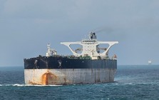 Phát hiện tàu chở 190.000 thùng dầu nghi của Nga đang di chuyển đến Cuba, bất ngờ mất tín hiệu rồi hướng thẳng đến Venezuela