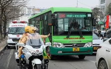 CSGT hướng dẫn người dân nhận diện xe ưu tiên, chủ động nhường đường tránh bị xử phạt