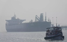 Iran cho phép các tàu 'không thù địch' qua eo biển Hormuz