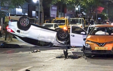 Hiện trường ô tô 'điên' tông liên hoàn khiến 2 người bị thương