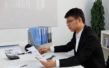 Tình cờ gặp sếp cũ đã nghỉ hưu, tôi lặng lẽ trả tiền bữa ăn, ai cũng cười: Nửa tháng sau, tất cả phải nín lặng