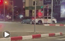 Hiện trường vụ xe Lexus đâm liên hoàn 6 phương tiện trên phố Hà Nội: 10 giây hỗn loạn!