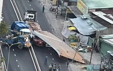 Tấm thép 10 tấn đè nát cabin, tài xế xe rác tử vong tại chỗ