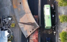 Hiện trường vụ tai nạn nghiêm trọng: Tấm thép hàng chục tấn đổ ập vào cabin, tài xế xe chở rác tử vong