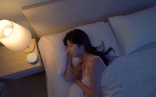 Bật đèn ngủ mỗi đêm, cô gái 20 tuổi tăng lên 100kg: Chuyên gia cảnh báo thói quen nhiều người đang mắc