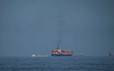 Đang vượt Eo biển Hormuz, 2 tàu chở hàng của một 'quốc gia thân thiện' với Iran bất ngờ quay đầu không thể di chuyển tiếp