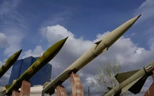 Tình báo Mỹ hé lộ thực tế sốc về kho tên lửa Iran