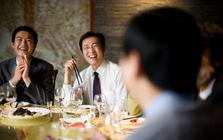 Sếp cũ mời cả nhóm đi ăn rồi đột nhiên biến mất, tôi âm thầm trả hóa đơn hơn 19 triệu đồng: Một tuần sau nhận được email không ngờ tới