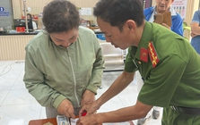 Bỏ quên túi xách chứa gần 10 chỉ vàng và kim cương trên taxi, người phụ nữ nhận lại "phép màu" trị giá hơn 3 tỷ đồng