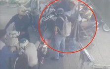 Va quẹt nhẹ khi xếp hàng chờ đổ xăng, người đàn ông thẳng tay "tác động vật lý" đối phương