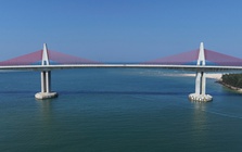 Cận cảnh cầu vượt biển dài nhất miền Trung đang chờ thông xe ở Huế