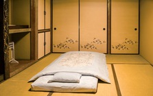 Vì sao người Nhật không ngủ giường mà trải nệm nằm trên sàn?