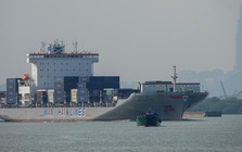 Xung đột Trung Đông: “Nghẽn cổ chai” tại Hormuz, hãng tàu áp thêm phụ phí chiến tranh