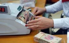 Trong biến động, tiết kiệm là “hầm trú ẩn” an toàn được ưa thích