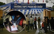 Phụ huynh đội mưa chờ nộp hồ sơ lớp 10 cho con từ 1-2h sáng: Nhà trường lên tiếng