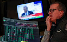 Mọi ánh mắt dồn về loạt biến số có thể khiến thị trường chao đảo: Hormuz nghẽn mạch, việc làm Mỹ thành chìa khóa xoay chiều