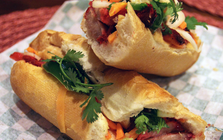 Số ca nhập viện nghi ngộ độc sau khi ăn bánh mì ở Đắk Lắk tăng lên 61 người