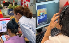 Phụ huynh Hà Nội nháo nhác vì thông tin 300 tấn thực phẩm bẩn len lỏi trường học, nhiều mẹ bỏ cả giờ nghỉ trưa vì lo lắng