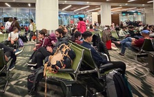 Nhiều chuyến bay tiếp tục bị hủy do xung đột Trung Đông, hành khách được đổi, hoàn vé ra sao?
