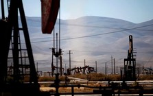 Là ‘ông trùm’ dầu mỏ thế giới, bơm hàng chục triệu thùng dầu mỗi ngày nhưng vì sao giá xăng tại Mỹ vẫn tăng chóng mặt giữa xung đột với Iran?