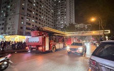 Điều động 2 xe chữa cháy và 15 chiến sĩ dập hỏa hoạn ở chung cư Linh Đàm