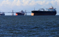 Nổ tàu chở dầu ngoài khơi Kuwait