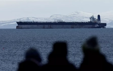 Iran tấn công tàu chở dầu Mỹ trên Vịnh Ba Tư, ra tuyên bố về Eo biển Hormuz