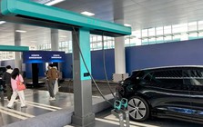 Sạc xe điện nhanh như đổ xăng thành hiện thực: BYD vén màn pin ‘lưỡi dao’ sạc 0-97% mất đúng 9 phút, xây trạm sạc giống hệt cây xăng