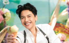 Khoảnh khắc ấm áp: 8 "soái ca" quyền lực của ACB lần đầu tiên cùng xuất hiện phát kem trong 3 giờ đồng hồ tặng nhân viên nữ nhân dịp 8/3